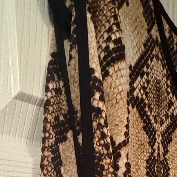 Cato Size Medium Snake Skin Peek a boo sleeve top w/ black trim on arms & collar - Picture 3 of 9